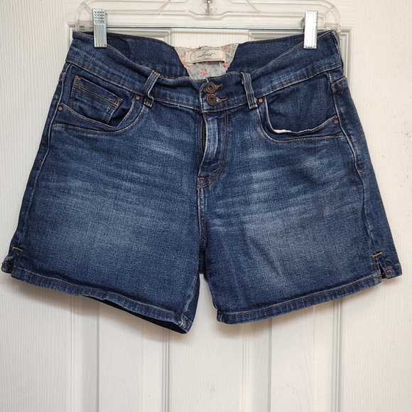 EUC Levi's Jean Shorts - Picture 1 of 10